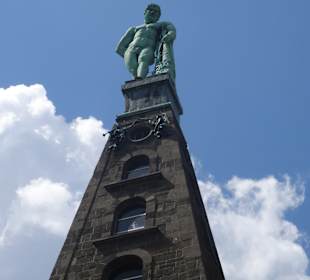 Herkules Denkmal und Kaskaden