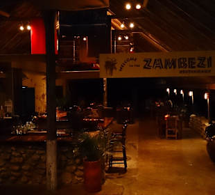 Zambezi Restaurant am Abend