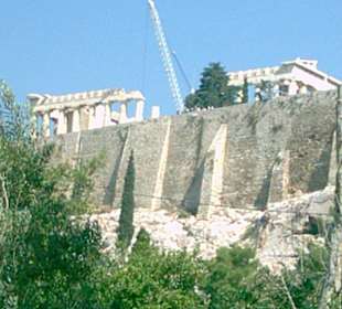 Akropolis von unten