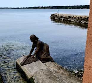 Statue einer Wäscherin