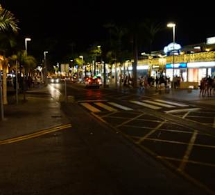 Avenida de Las Américas Nightlife