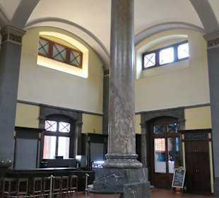 In der Brunnenhalle der Trinkhalle