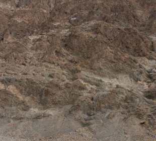 Am Parkplatz kann man ein Schild...