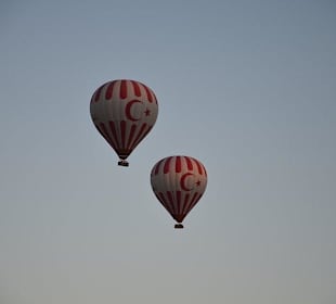 Starty balonów przed wschodem słońca