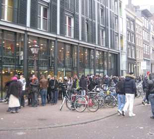 Warteschlange vor Anne Frank Haus