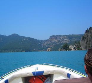Mit Boot auf den Stausee