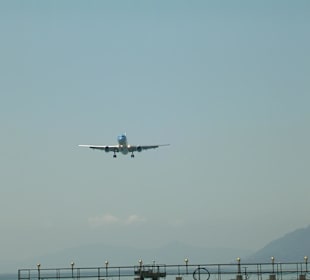Flugzeug landet