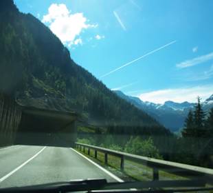 Vor den vielen Schutztunnel