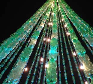 Weihnachtsbaum aus Plastikflaschen in Siggiewi