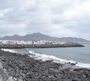 Wzdłuż promenady w Playa Blanca