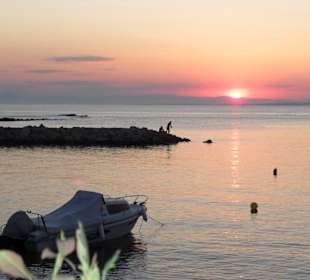 Ein Angler am westl. Hafenbecken