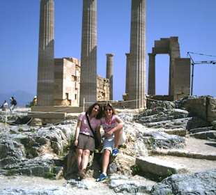 Sanne und Ich vor der Akropolis in Lindos