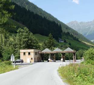 Die Mautstelle in Sicht