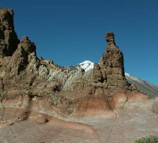 Blick über die Roques de Garcia zum Teidegipfel