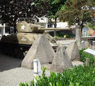 Panzer vor dem Museum für Militärgeschichte