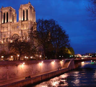 Notre Dame bei Nacht