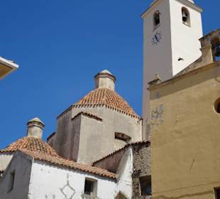 Glockenturm und Seitenkapellen