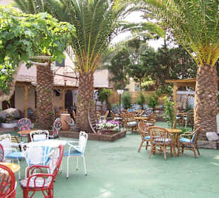 Zum Sitzen unter Palmen und Oliven: das Mar i vent