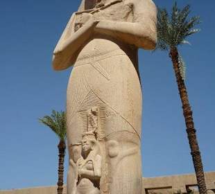 Posąg Ramzesa II z Nefertari 