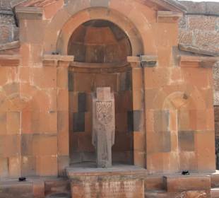 Kirche Sankt Hripsime - Friedhof