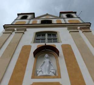 Fassade der Kirche