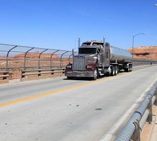 Auf der Glen Canyon Bridge