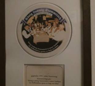 Im Hofbräuhaus bei den Stammtischen