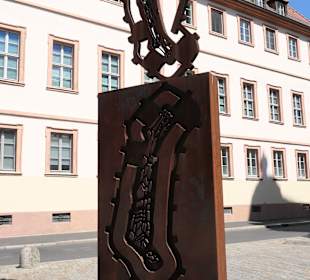 Skulptur Auferstehender und Fallender
