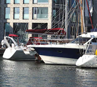 Die Marina von der Wasserseite