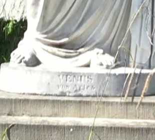 Statuen am Schlossplatz