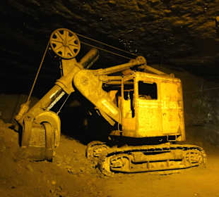 Ein Bagger, der auf den "Rost-Tod" wartet