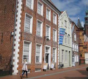Altstadt - Neue Straße (blaue Fahne: Heimatmuseum)