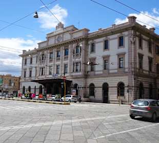 Außenansicht des Bahnhofs von Cagliari