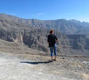 Wundervolle Aussicht in den Bergen RAK