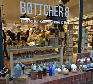 Blick auf das Schaufenster des Böttcher 8