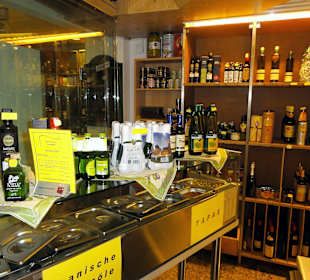 Auslagen des Plaza Serrano