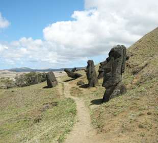 Моаи с острова Пасхи.