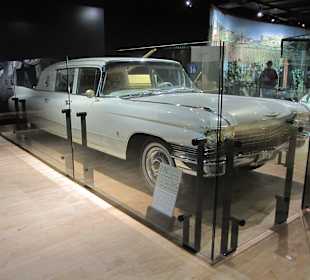 Elvis Golden Cadillac