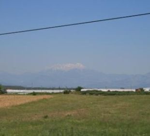 ... fügt sich unscheinbar in die Landschaft