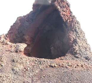 Blick in einen Vulkanofen Hornito