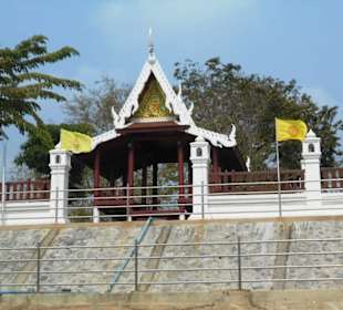 Flußfahrt um die Insel