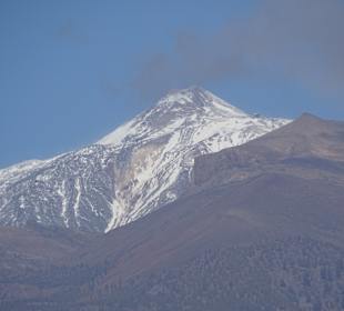 Teide mit Seilbahn (rechts)
