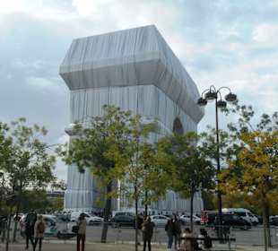 Der "verpackte" Triumphbogen