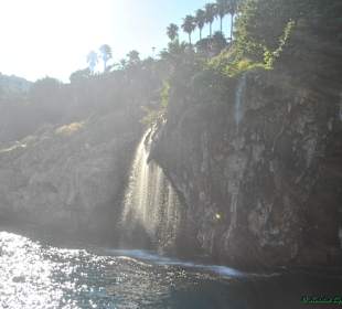 Wasserfall mit Schlucht