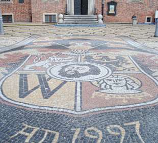 Herb Wrocławia ułożony z kostki granitowej