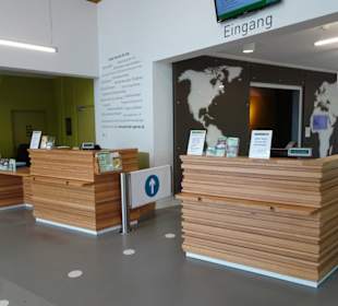 Zugang und Kassenbereich im Park der Gärten