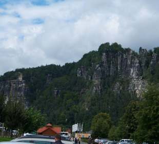 Blick auf die Bastei vom Elbufer
