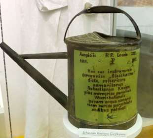 Seine Kanne für Wassergüße  