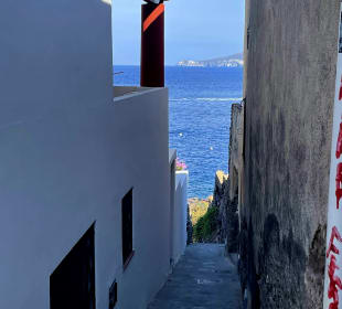 Seitengasse mit Blick aufs Bella Mare
