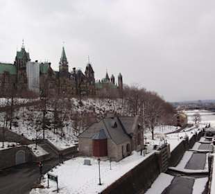 Вид на парламент